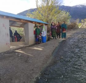 बाहिरका मान्छेको प्रवेश रोक्न गाउँका नाकामा महिलाको पहरा