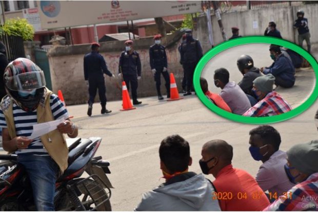 कोरोनाले भन्दा भोकले मर्न सक्ने भन्दै मजदुरहरु घर जानको लागि पास लिन सडक पेटीमा