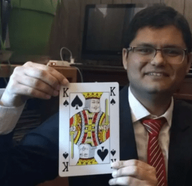 राजा त हेरिस्यो तासको पत्तामा राम्रो !