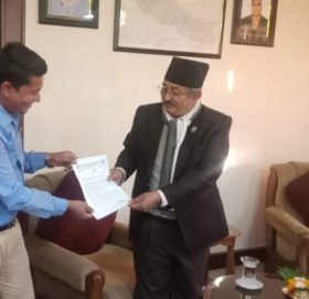 मताधिकार सुनिश्चितता गर्न प्रवासी नेपालीले बुझाए गृहमन्त्रीलाई पत्र