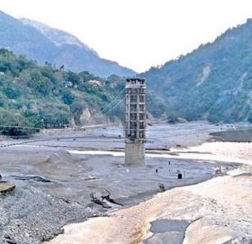 तीनमुखे झोलुंगे पुल निर्माण अन्तिम चरणमा