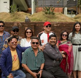 ‘हेल्लो जिन्दगी’को प्रचारप्रसारमा नायिकाद्वय नहिंडेपछि निर्देशक बोहरा हैरानी खेप्दै