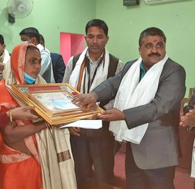 मधेश सरकारद्वारा माओवादी जनयुद्धमा ज्यान गुमाएका सप्तरीका १२ जनाको परिवारलाई जनही १ लाख रुपैयाँ सहयोग