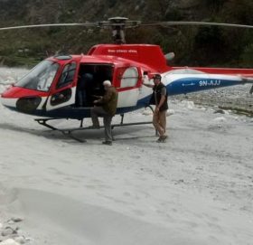 भारतीय नागरिक सवार हेलिकप्टर बझाङ पुगेर फर्कियो