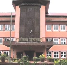 प्रधानमन्त्रीलाई पक्राउ गरी अनुसन्धान अघि बढाउन माग गरिएको रिट निवेदनमा सर्वोच्च अदालतको कारण देखाऊ आदेश