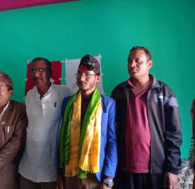 कार्यकर्ता प्रवेश गराइरहेकी निशा धामीलाई एमाले भन्छ, आफ्नै घर फर्केकोमा बधाई !