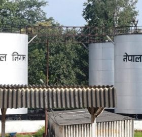 फेरि बढ्यो इन्धनको मूल्य, पेट्रोलको प्रतिलिटर १८० रूपैयाँ