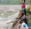 बिलखबन्दमा बाढीपीडित : खाने गाँस छैन, जाने ठाउँ छैन