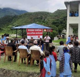 विद्यालयलाई प्रतिक्षालय हस्तान्तरण