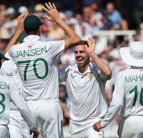 दक्षिण अफ्रिकाले पहिलो टेस्टमा घरेलु टोली इङ्ग्ल्यान्डलाई हरायो