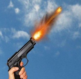 अत्तरियामा गोली चल्यो, २ जना घाइते