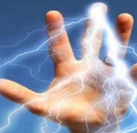 मटेलामा रुखको हाँगा काट्दा करेन्ट लागेर एक जनाको मृत्यु