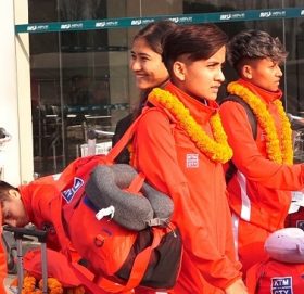 भारतसँग दुई वटा मैत्रीपूर्ण खेल खेलेर आज आइतवार नेपाली महिला फुटबल टोली स्वदेश फर्कियो