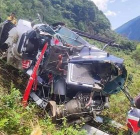 संखुवासभामा हेलिकप्टर दुर्घटना : एक जनाको मृत्यु, घाइतेलाई हेलिकोप्टरमार्फत् काठमाडौं ल्याइयो