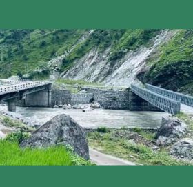 Bauli River has no bridge, Tipada River has two at same spot