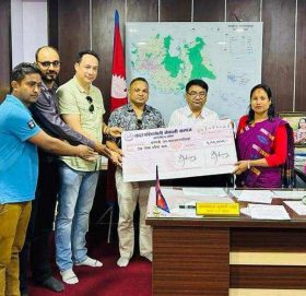सुदूरपश्चिमेली नेपाली समाजद्वारा हरियाली धनगढी अभियानलाई आर्थिक सहयोग
