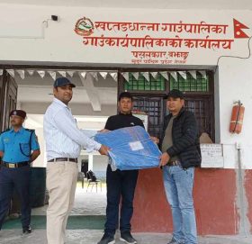 भूकम्प पीडितका लागि रिड नेपालले दियो खप्तडछान्नामा ३०० त्रिपाल