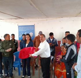 नेपाल कम्युनिष्ट पार्टीद्वारा भूकम्प पीडितलाई राहत