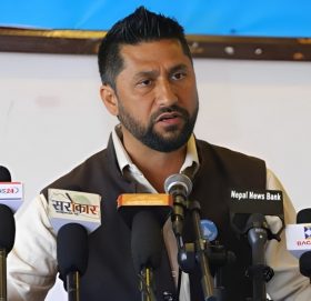 गृहमन्त्री लामिछाने भन्छन् : जीबी राईका सारा बदमासीको ठेक्का लिनुपर्ने हो ?