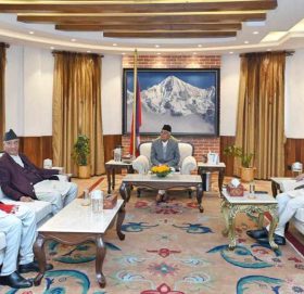 प्रचण्ड, ओली र देउवा शीतल निवासमा