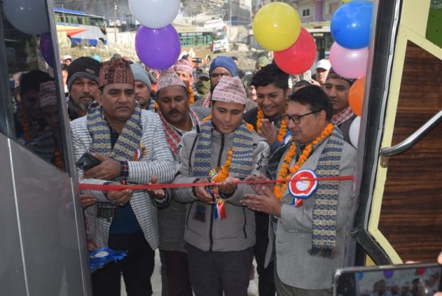 सुदूरपश्चिम यातायातको बझाङ-काठमाडौँ एसी बस सेवा सुरु