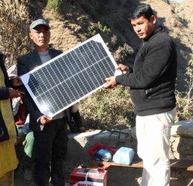 बामिलीमा २१ थान सोलार सेट वितरण