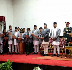 नवनियुक्त मन्त्रीहरूले लिए शपथ