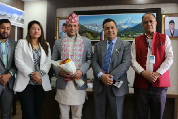 एनआरएनएका प्रतिनिधि र श्रममन्त्री अर्यालबीच भेटवार्ता