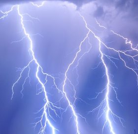 खप्तडछान्नाको गोरखालीमा चट्याङ लागेर चार जना घाइते, तीनको अवस्था गम्भीर