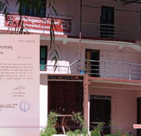 होटलको पैसा नदिएको भन्दै एमाले पार्टी कार्यालय बझाङमा तालाबन्दी